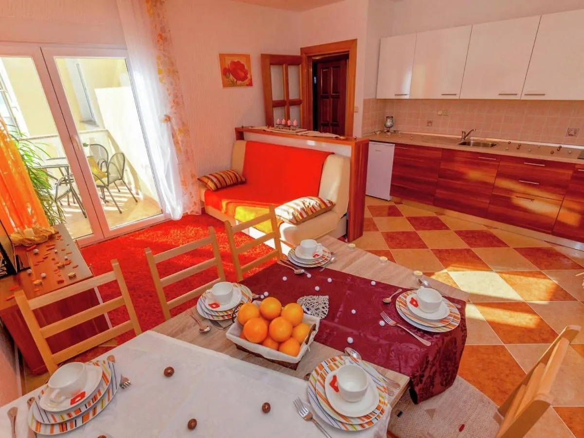 Peaceful Apartment In Dramalj With Bubble Bath