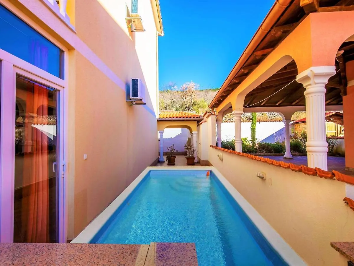 Peaceful Apartment In Dramalj With Bubble Bath 0*,
