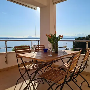Golden View Apartment